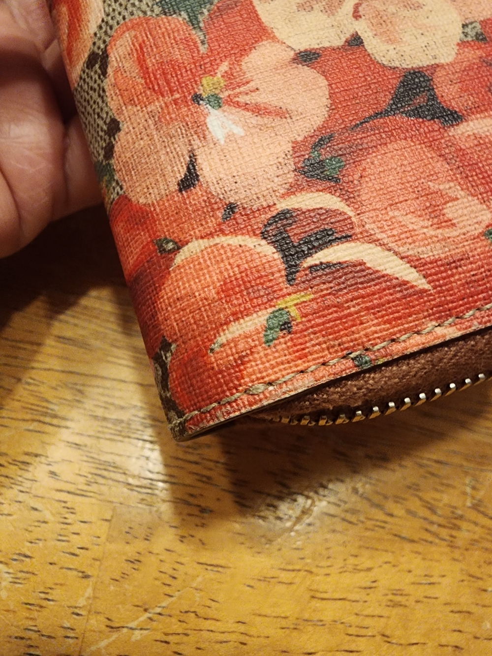 Gucci GG Supreme Blooms zip-around wristlet wallet featuring the signature mono - Picture 8 of 16